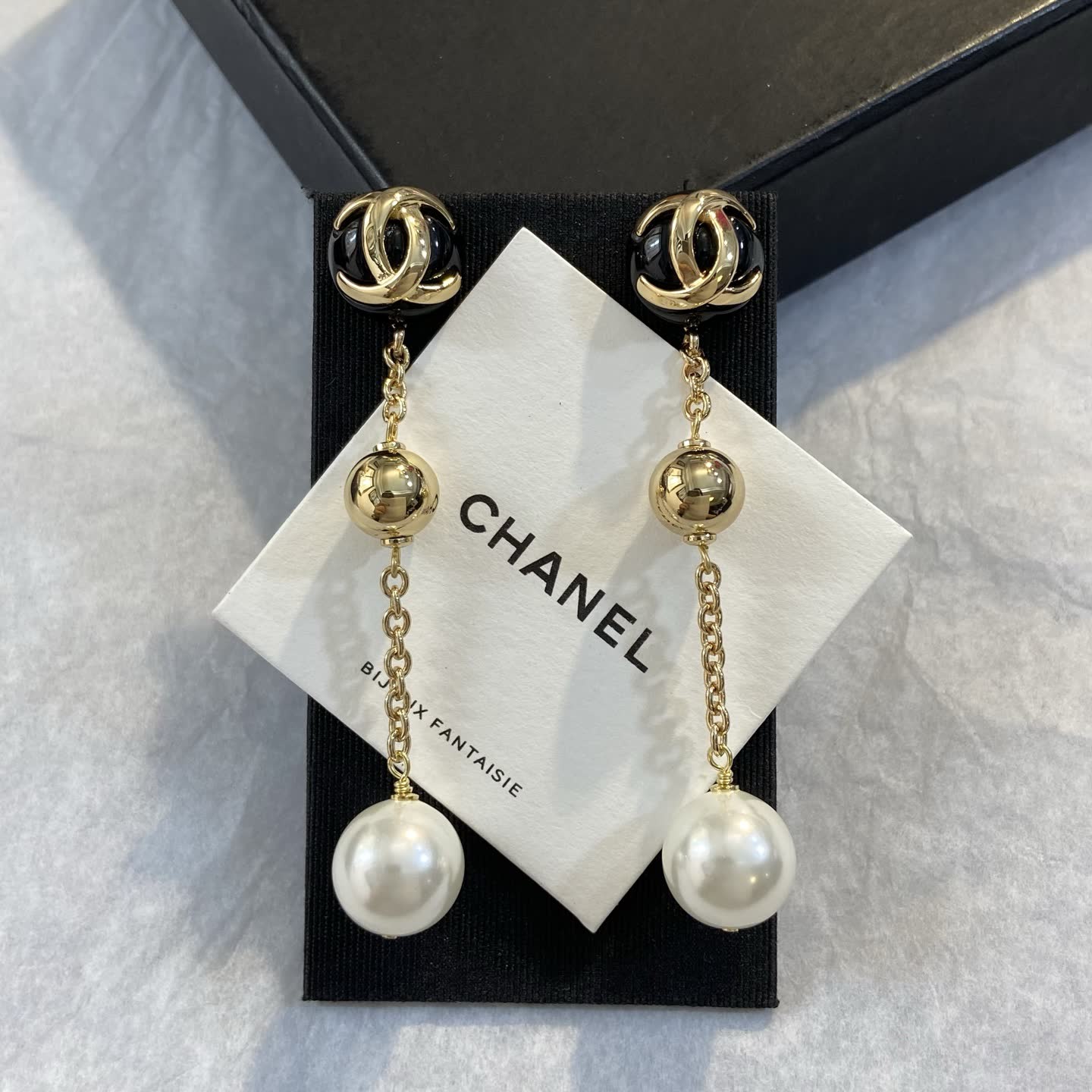 Chanel CC Logo Pearl Drop Earrings Chanel CC Logo Pearl Drop Earrings