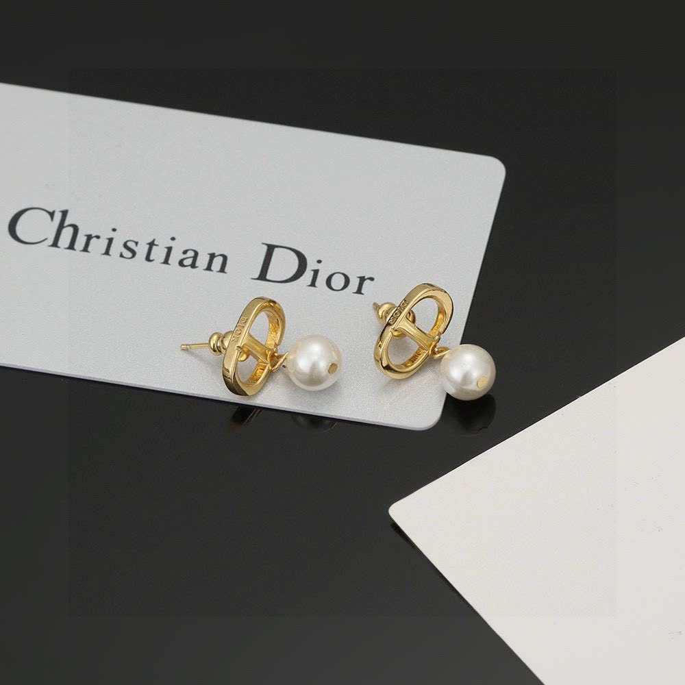 Christian Dior Gold Tone Pearl Stud Earrings Christian Dior Gold Tone Pearl Stud Earrings