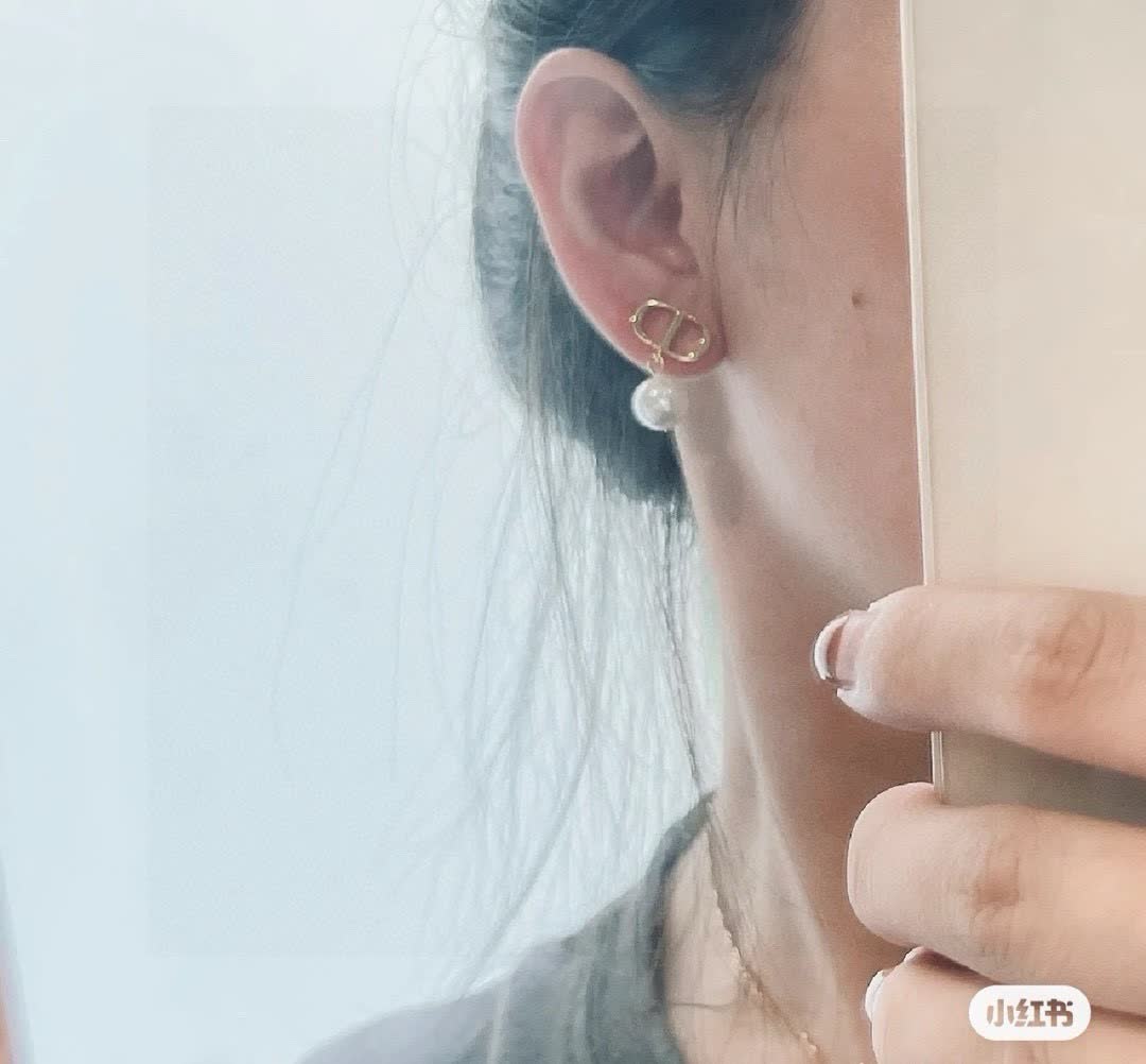 Christian Dior Gold Tone Pearl Stud Earrings