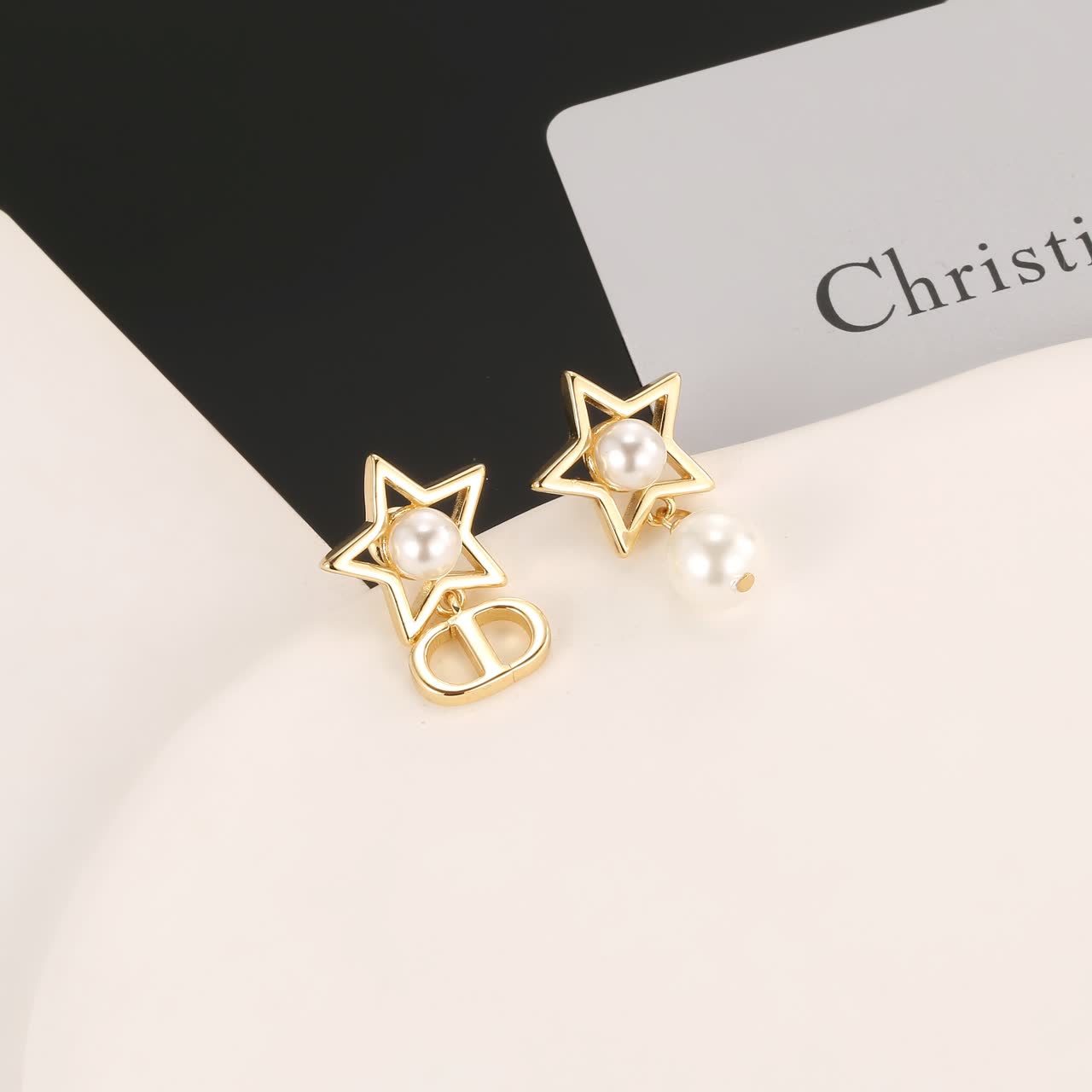 Christian Dior Star Earrings with Pearl Christian Dior Star Earrings with Pearl