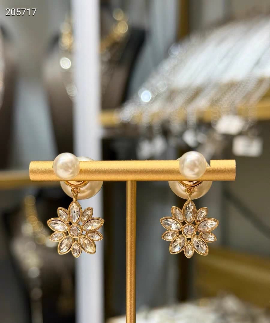 Dior Elegant Gold Flower Drop Earrings with Pearls Dior Elegant Gold Flower Drop Earrings with Pearls