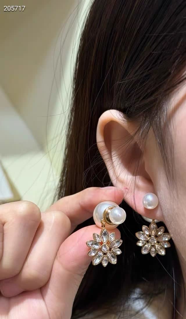 Dior Elegant Gold Flower Drop Earrings with Pearls