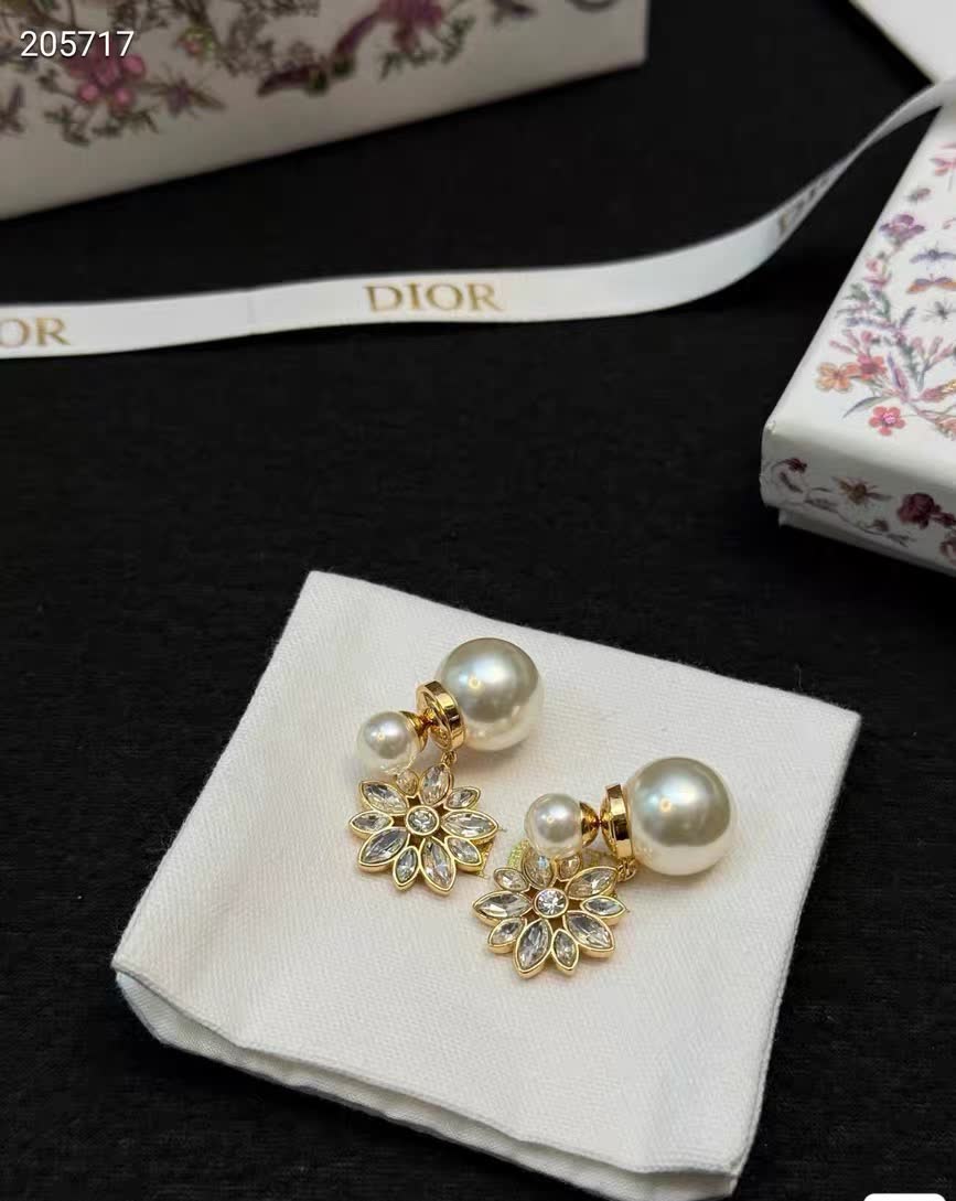 Dior Elegant Gold Flower Drop Earrings with Pearls
