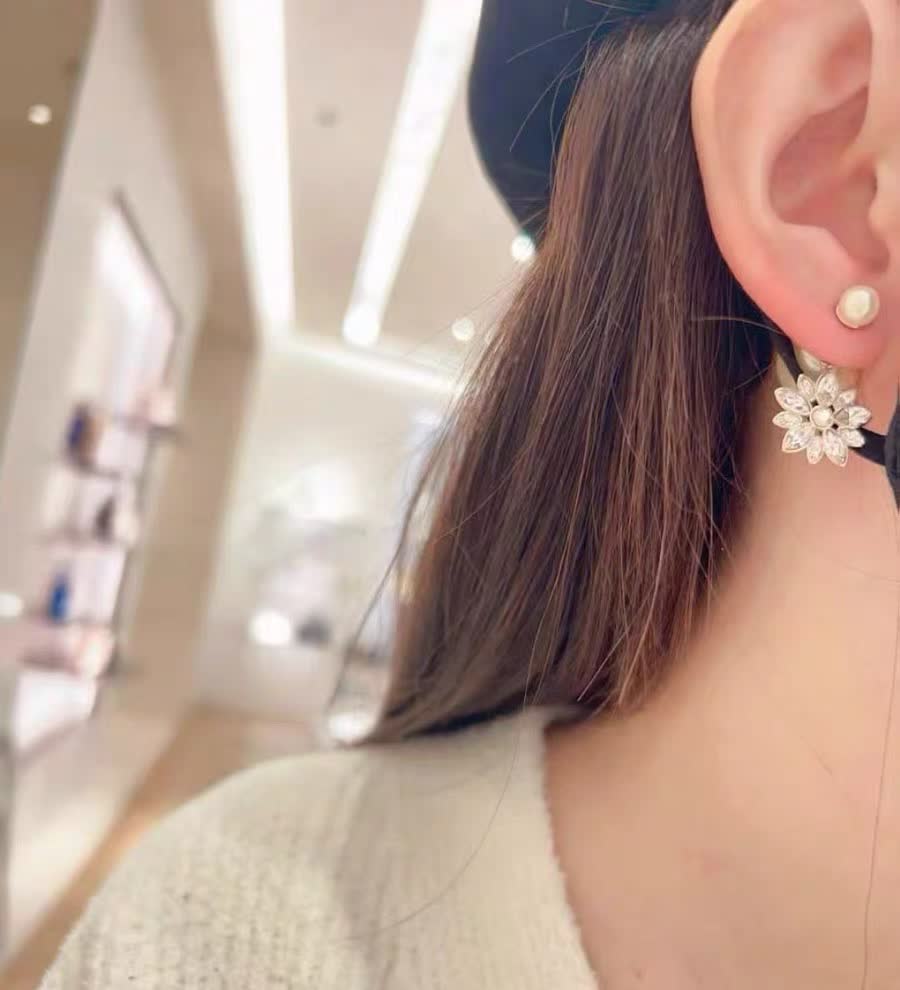 Dior Elegant Gold Flower Drop Earrings with Pearls