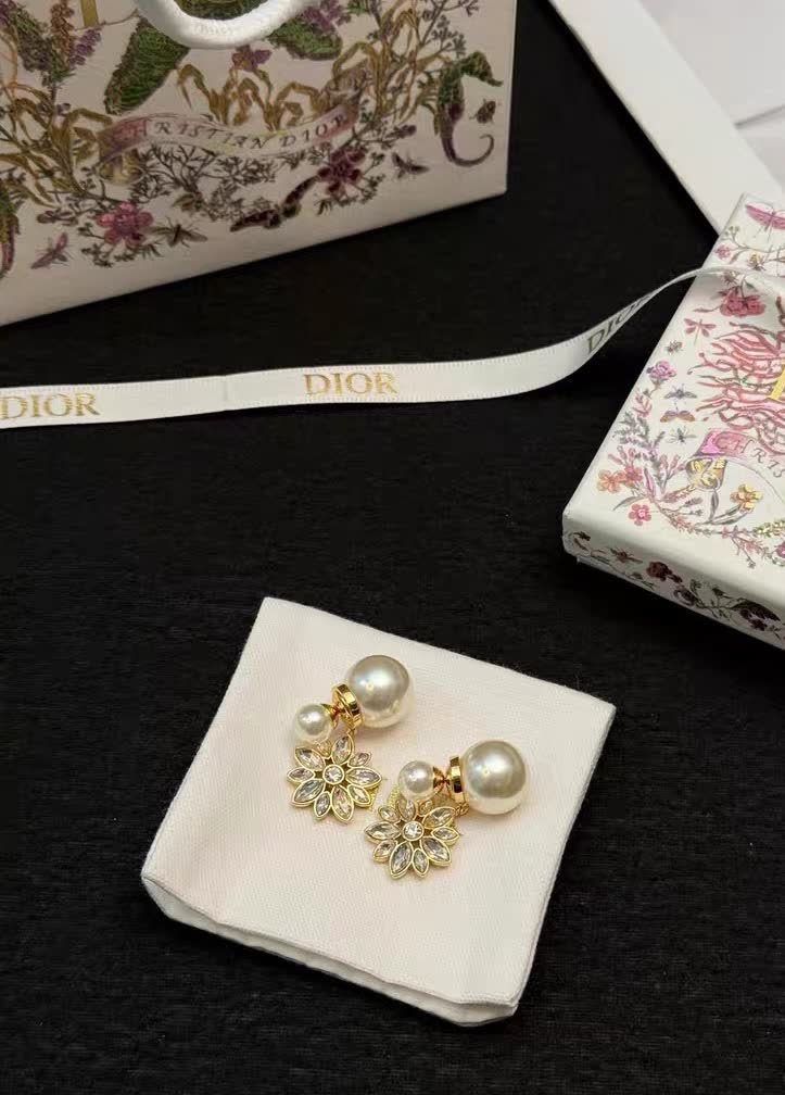 Dior Elegant Gold Flower Drop Earrings with Pearls