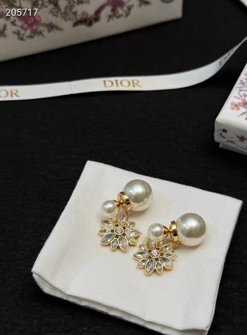 Dior Elegant Gold Flower Drop Earrings with Pearls