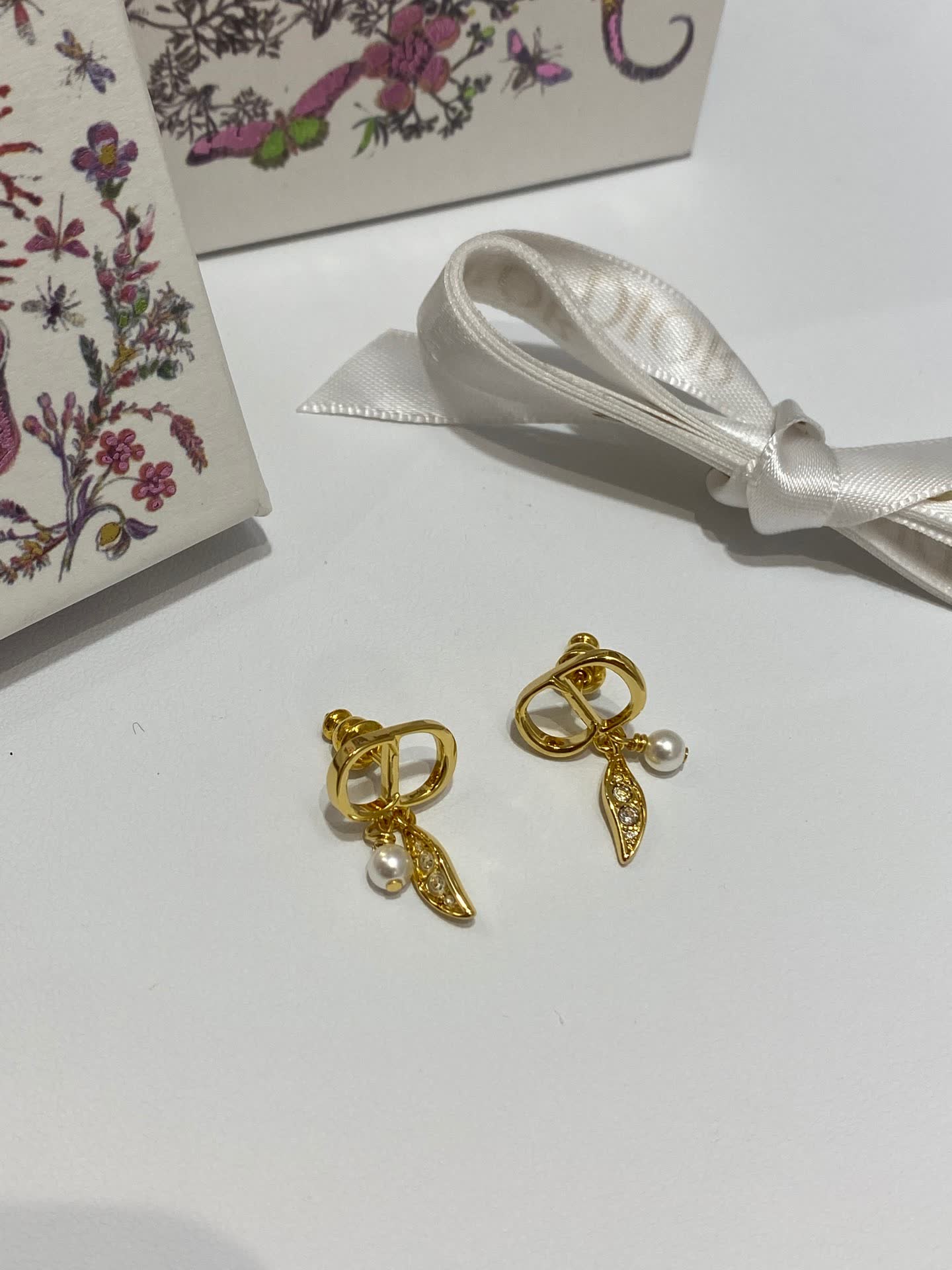 Dior Gold Leaf Pearl Earrings