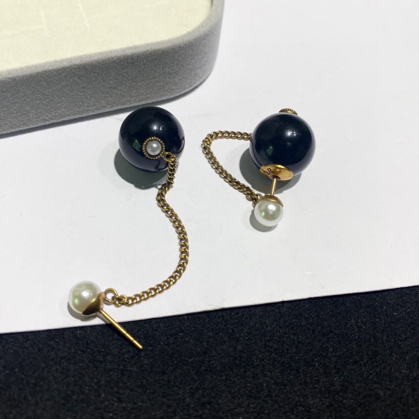 Dior Elegant Pearl and Chain Earrings