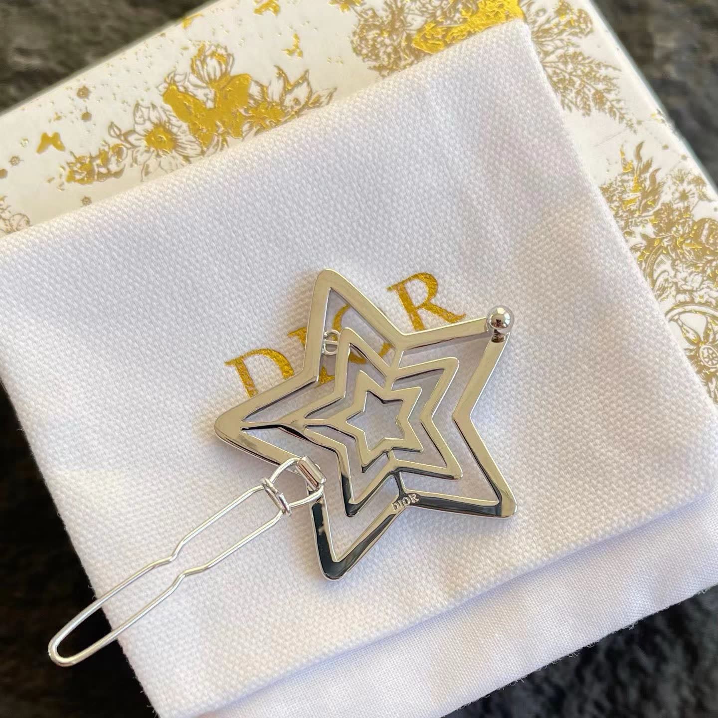 Dior Star-shaped Hair Clip