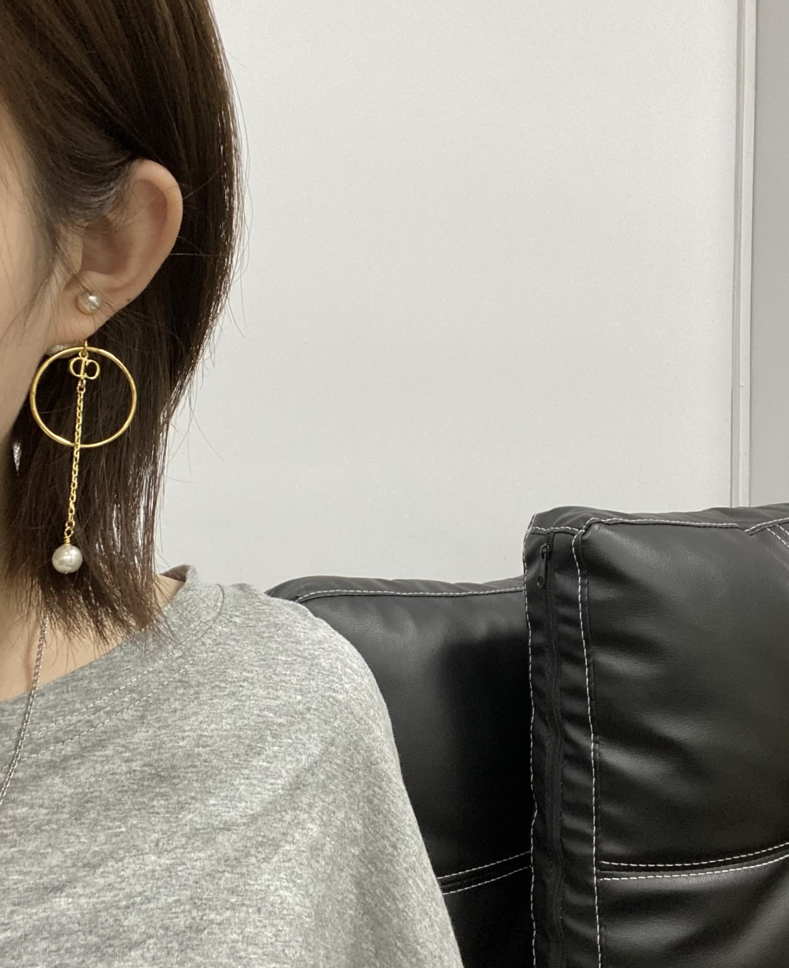 Chanel CC Logo Circle Earrings with Pearl Chanel CC Logo Circle Earrings with Pearl