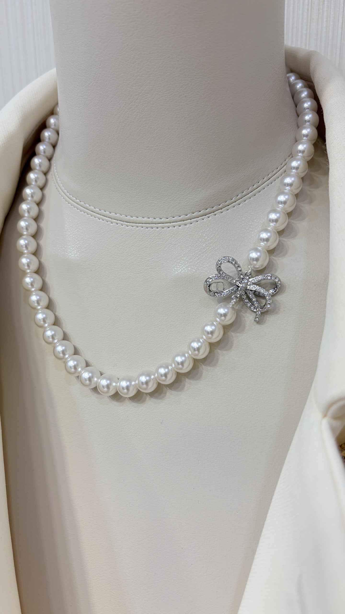 Dior Pearl Necklace with Diamond Bow Design