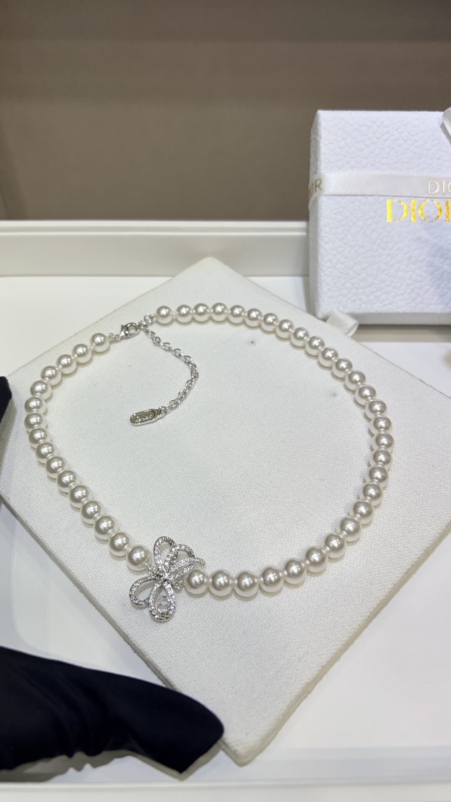 Dior Pearl Necklace with Diamond Bow Design