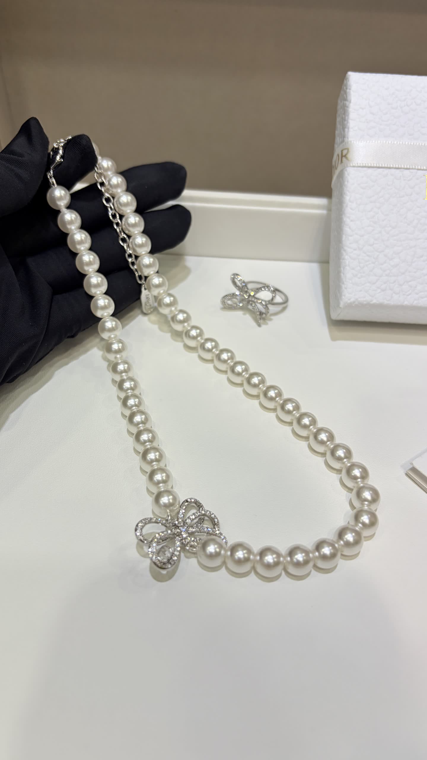 Dior Pearl Necklace with Diamond Bow Design