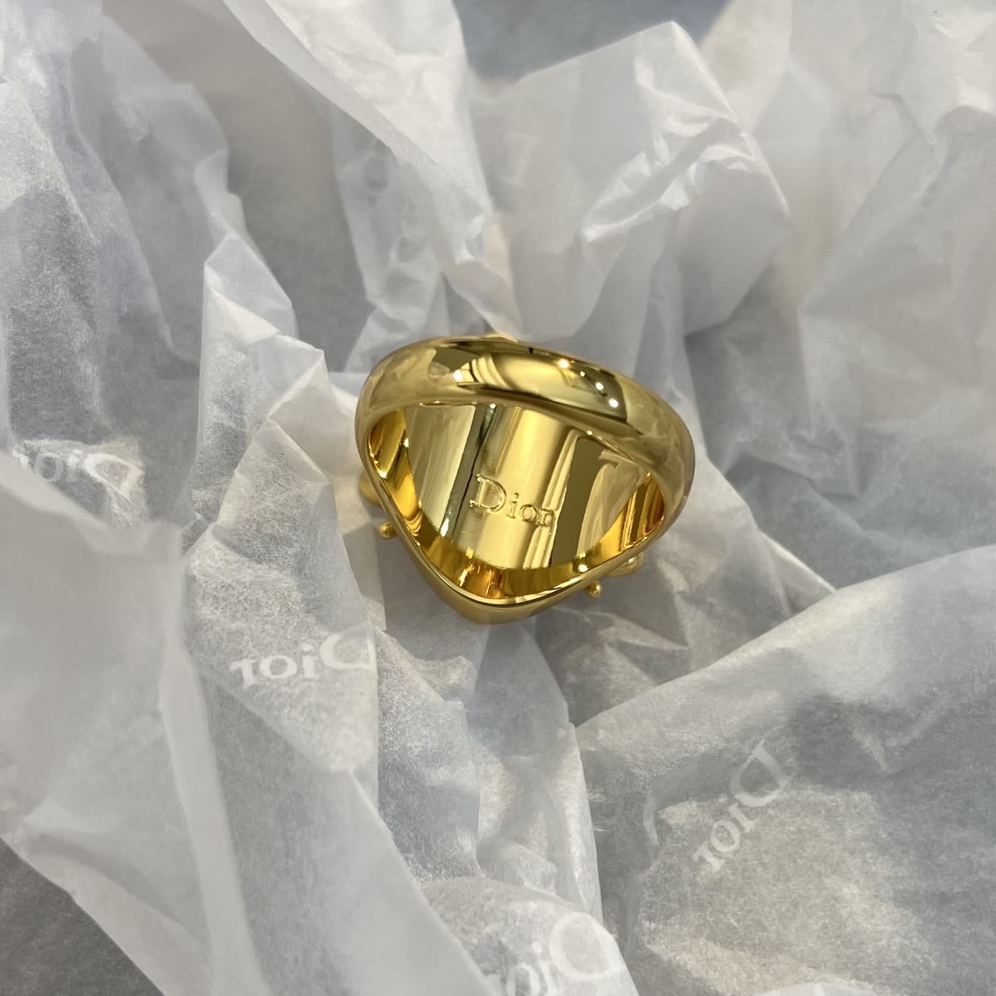 Dior Ring with Bow and Pearl Design