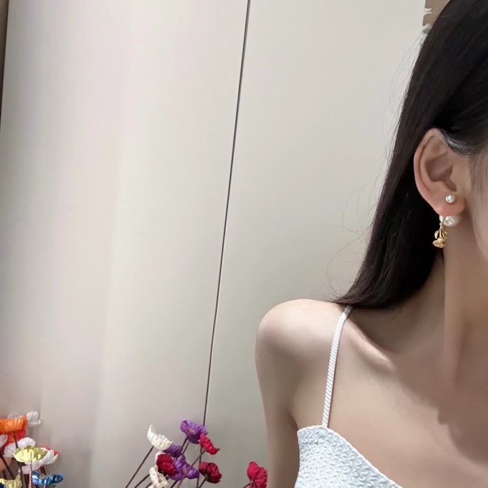 Dior Elegant Pearl and Gold Drop Earrings Dior Elegant Pearl and Gold Drop Earrings