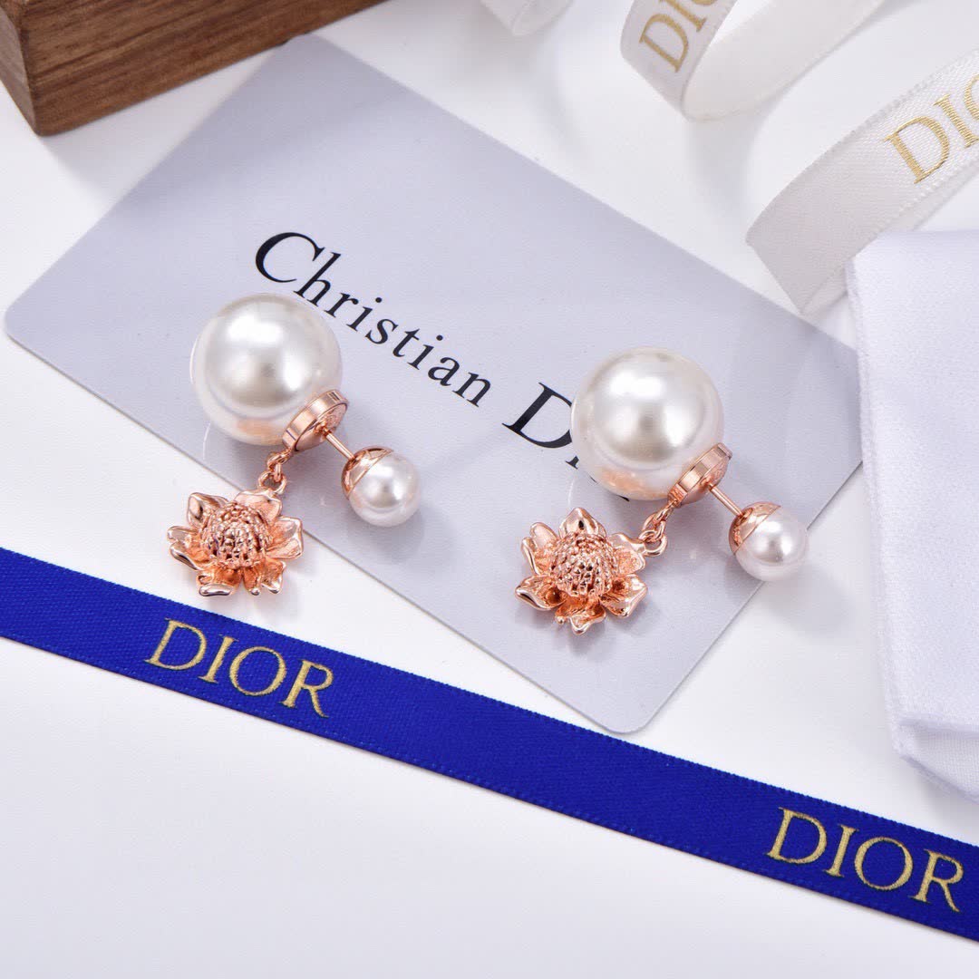 Christian Dior Pearl and Flower Earrings Christian Dior Pearl and Flower Earrings