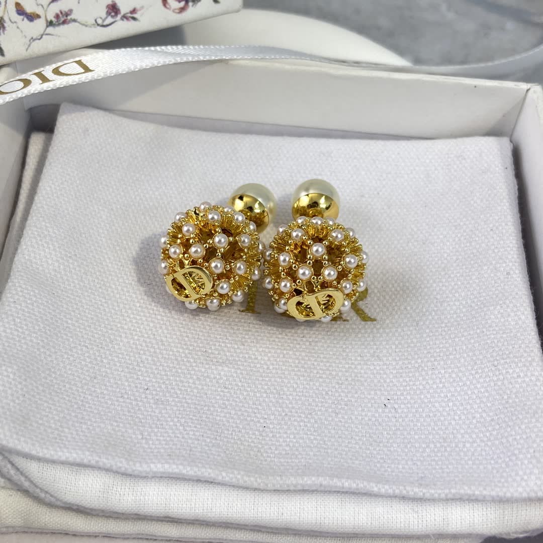 Dior Gold Tone Pearl Stud Earrings Dior Gold Tone Pearl Stud Earrings