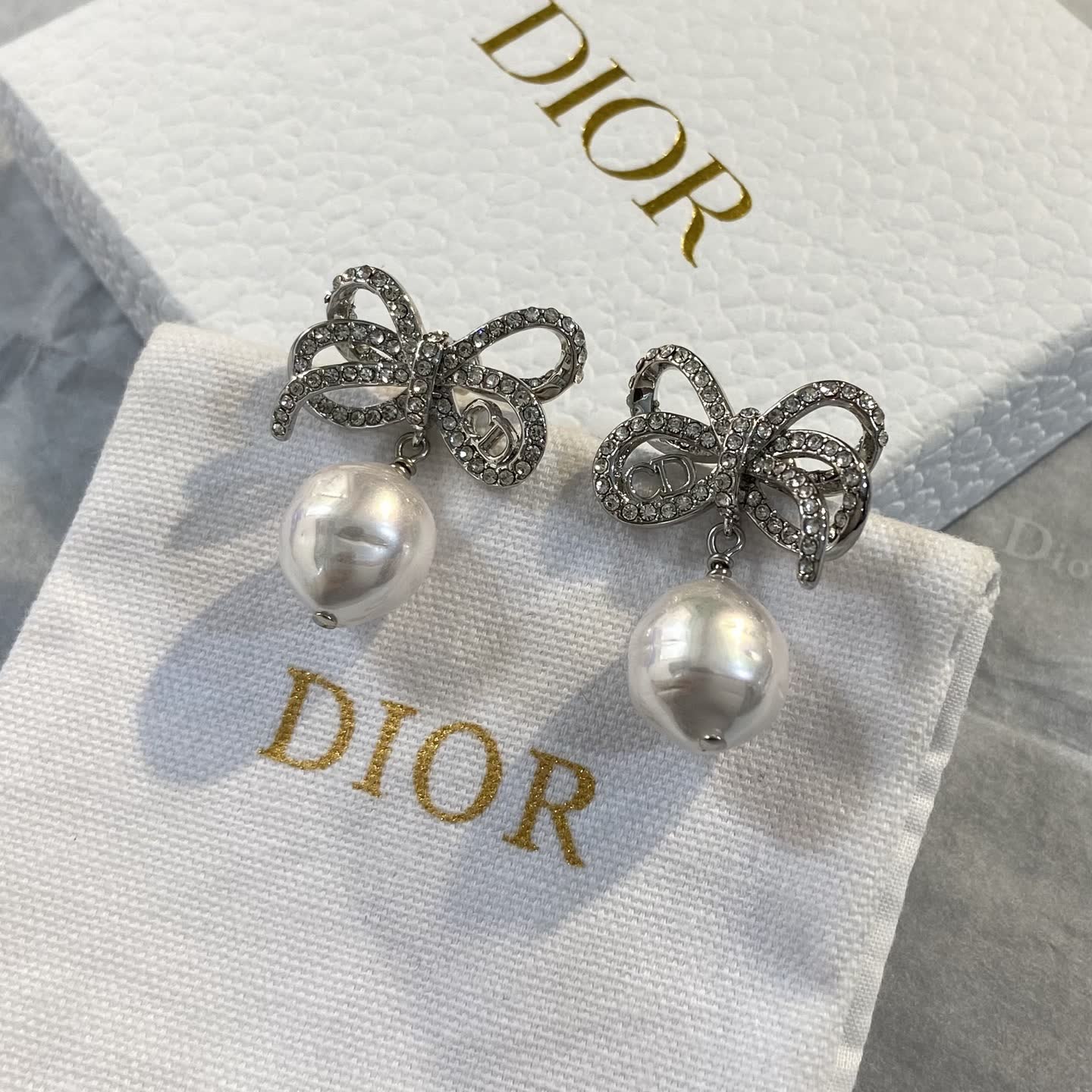 Dior Silver Butterfly Pearl Earrings-DE1295