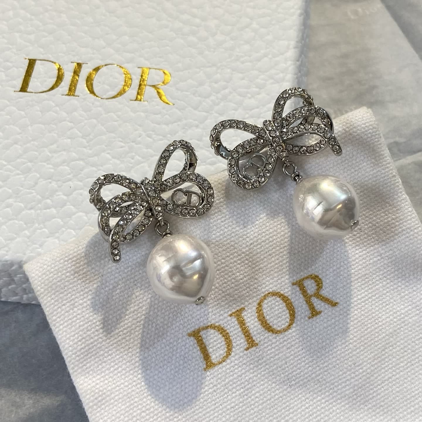 Dior Silver Butterfly Pearl Earrings-DE1295