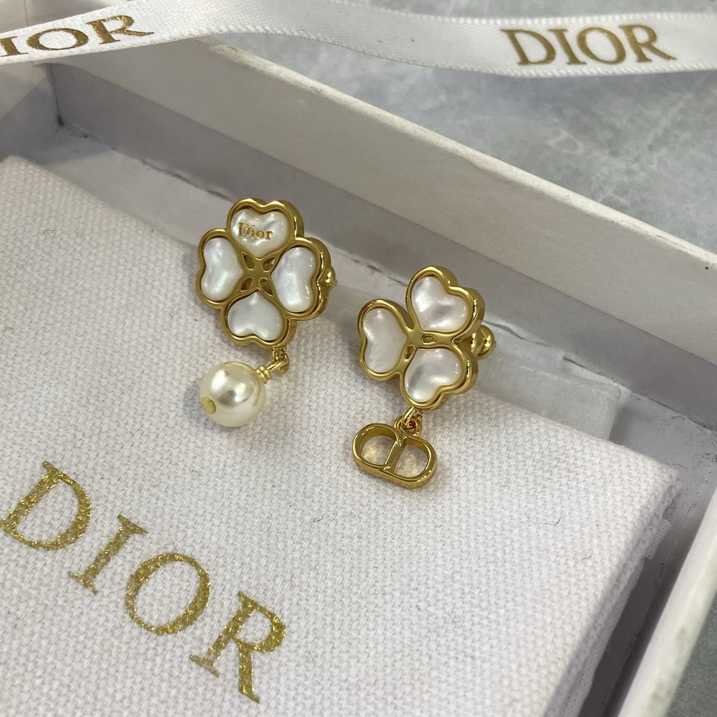 Van Cleef & Arpels Gold Clover Pearl Earrings Van Cleef & Arpels Gold Clover Pearl Earrings