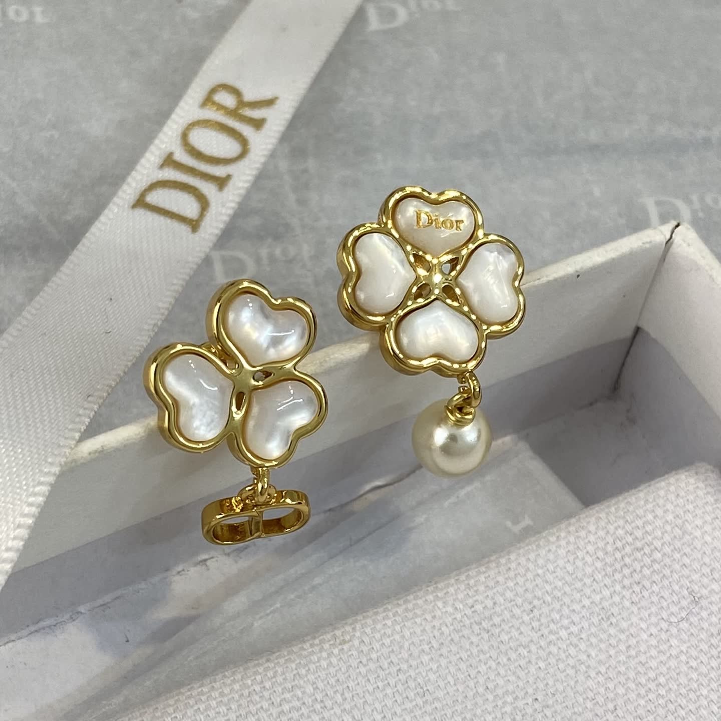 Van Cleef & Arpels Gold Clover Pearl Earrings