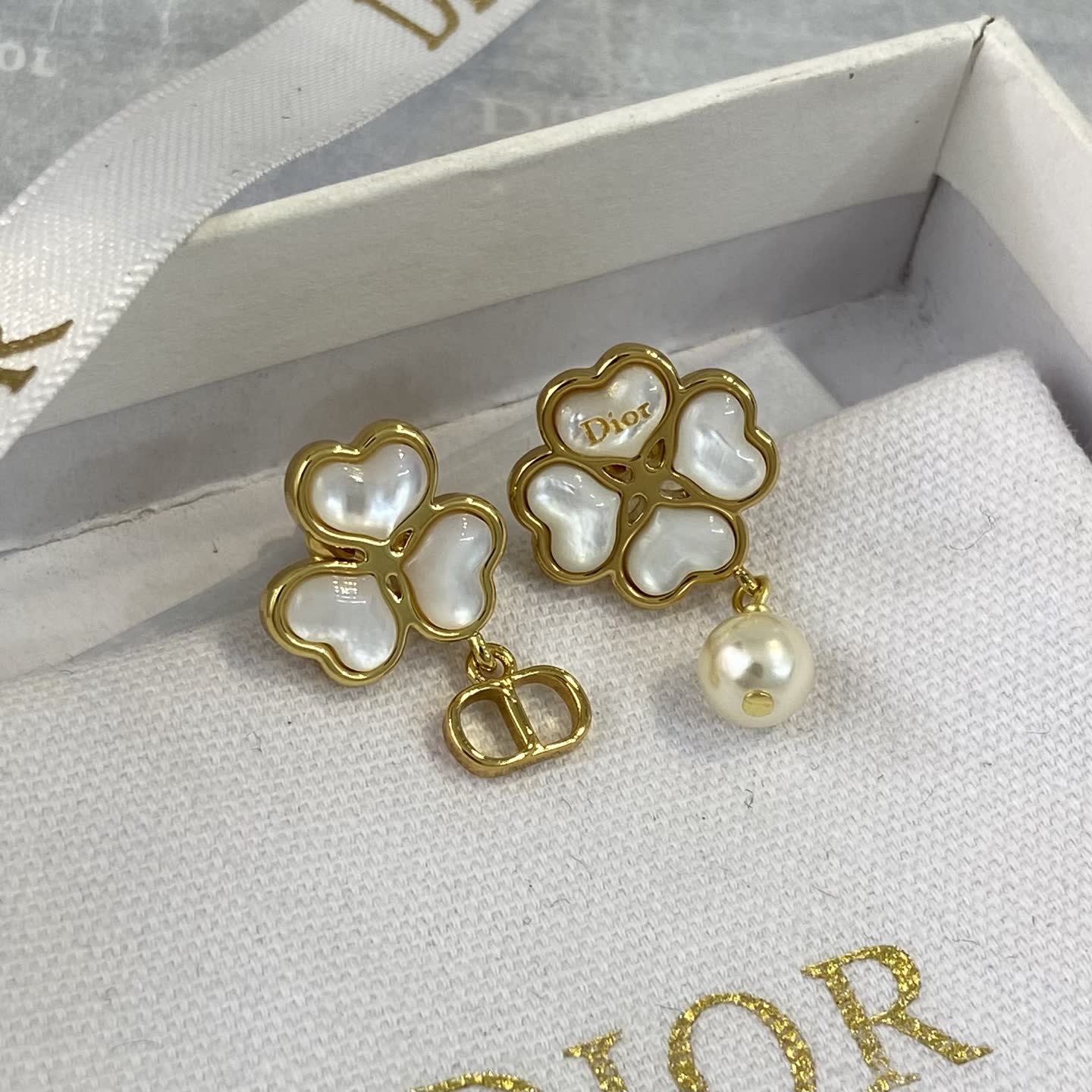Van Cleef & Arpels Gold Clover Pearl Earrings