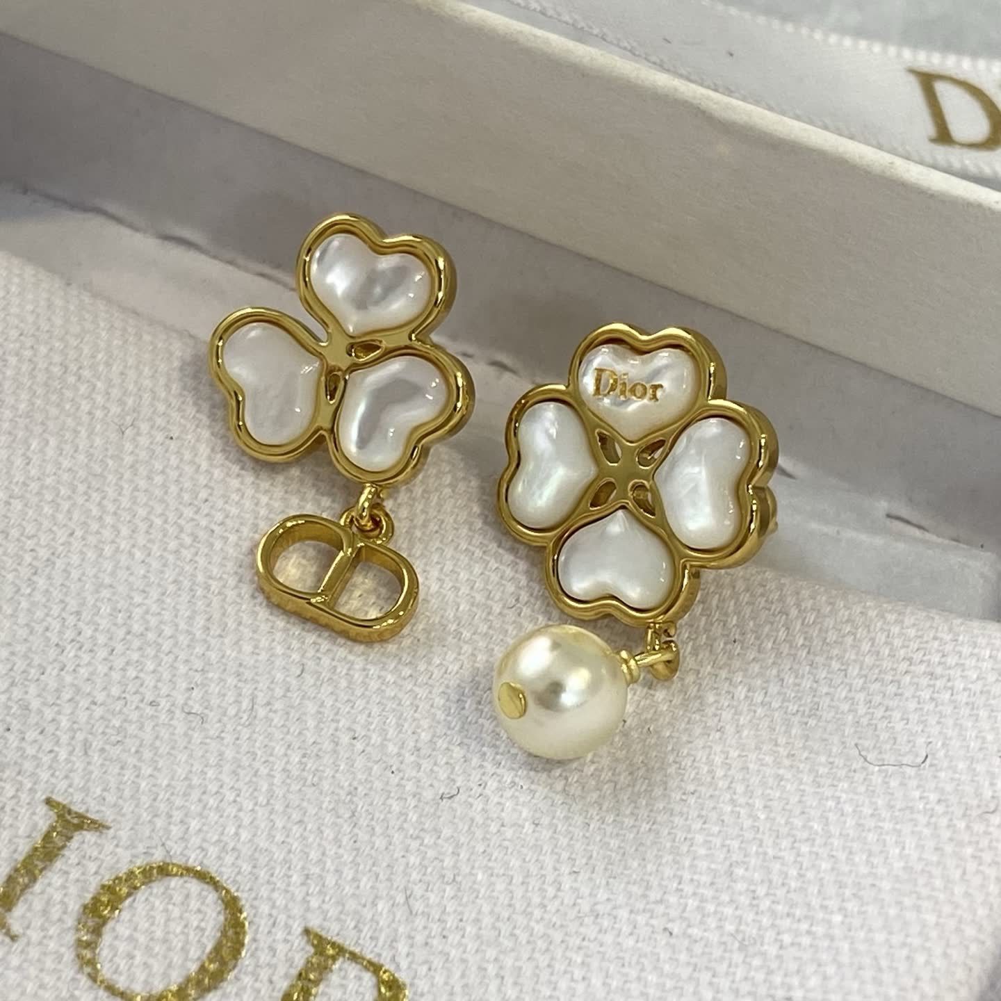 Van Cleef & Arpels Gold Clover Pearl Earrings