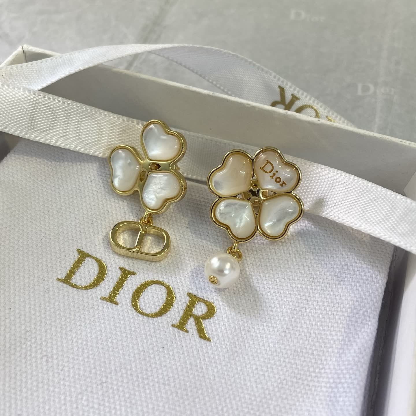 Van Cleef & Arpels Gold Clover Pearl Earrings
