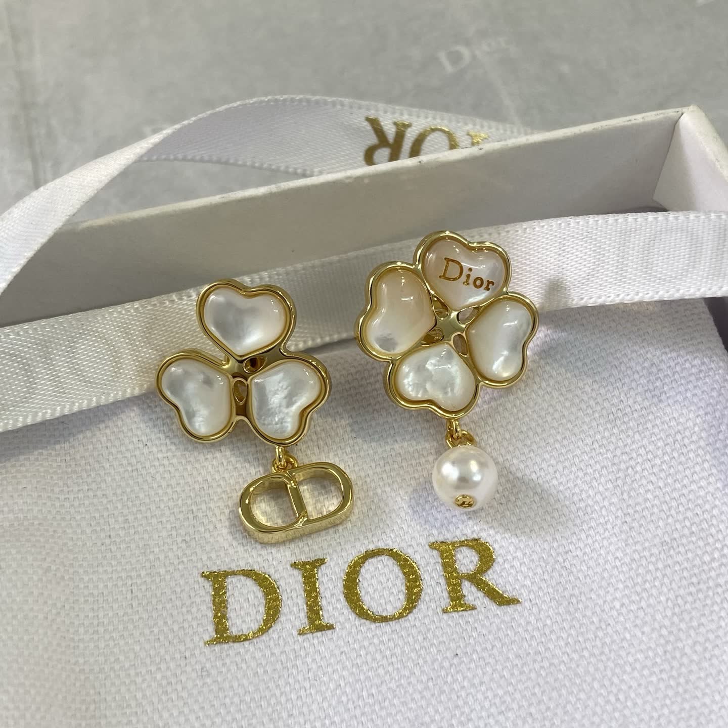 Van Cleef & Arpels Gold Clover Pearl Earrings