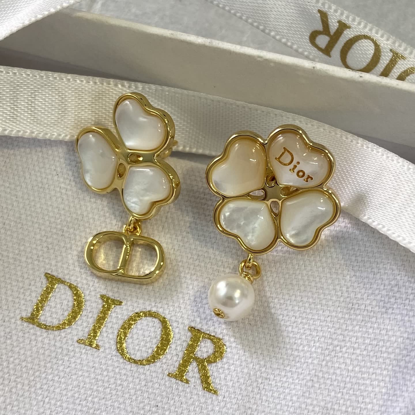 Van Cleef & Arpels Gold Clover Pearl Earrings