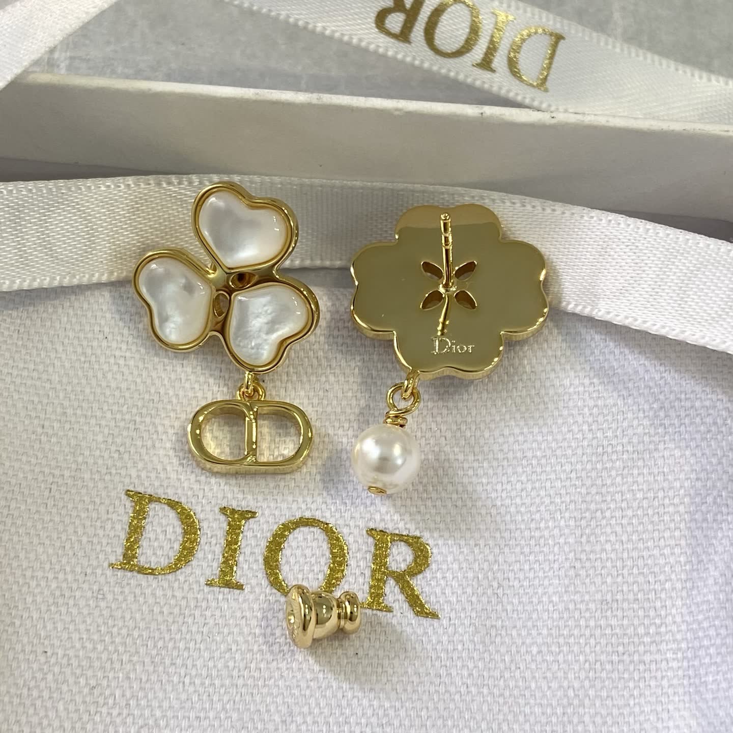 Van Cleef & Arpels Gold Clover Pearl Earrings