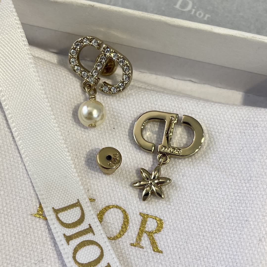 Dior CD Logo Pearl Earrings Dior CD Logo Pearl Earrings