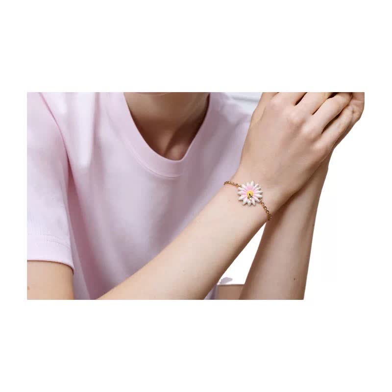 Dior Earrings - Daisy with Bee