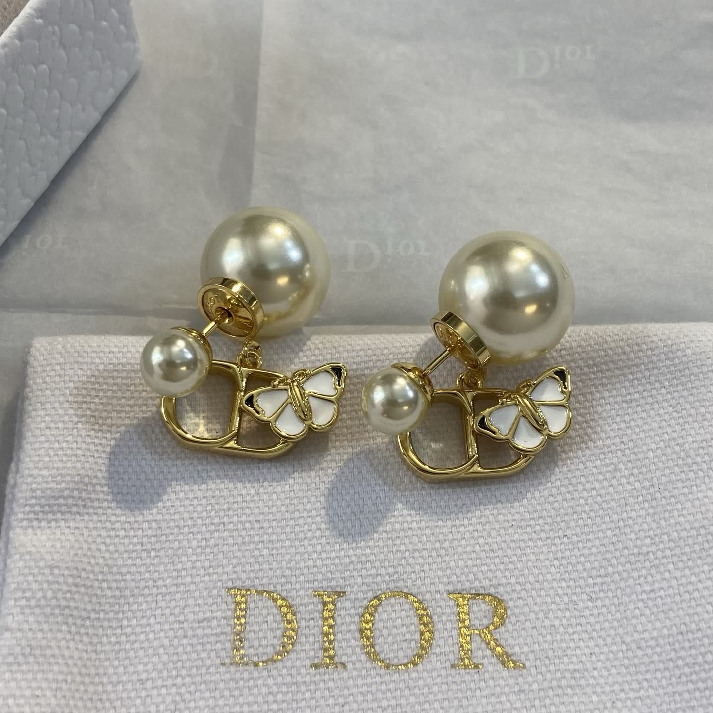 Dior Gold Tone Pearl Butterfly Clip-on Earrings Dior Gold Tone Pearl Butterfly Clip-on Earrings