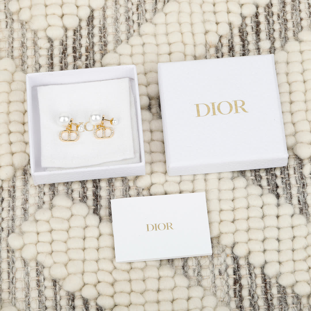 Dior Gold Tone Pearl Stud Earrings Dior Gold Tone Pearl Stud Earrings