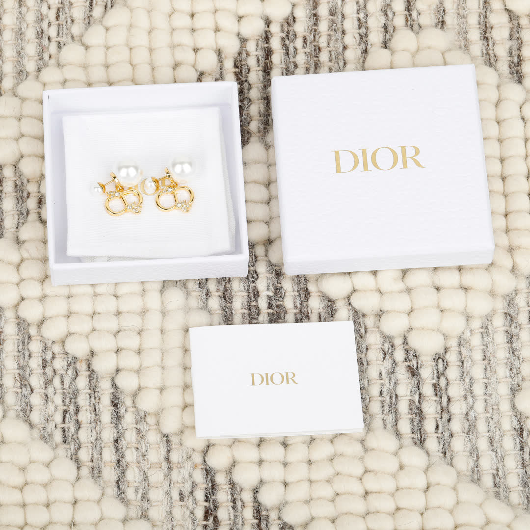 Dior Gold Tone Pearl Stud Earrings Dior Gold Tone Pearl Stud Earrings