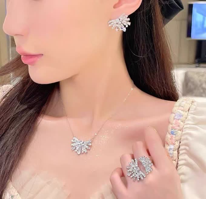 Graff Snowflake Diamond Stud Earrings
