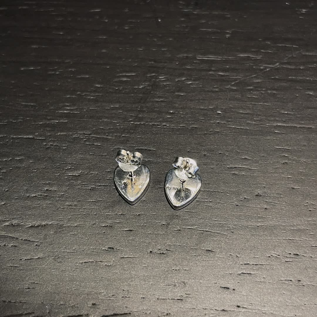 Gucci Silver Heart Stud Earrings-200210