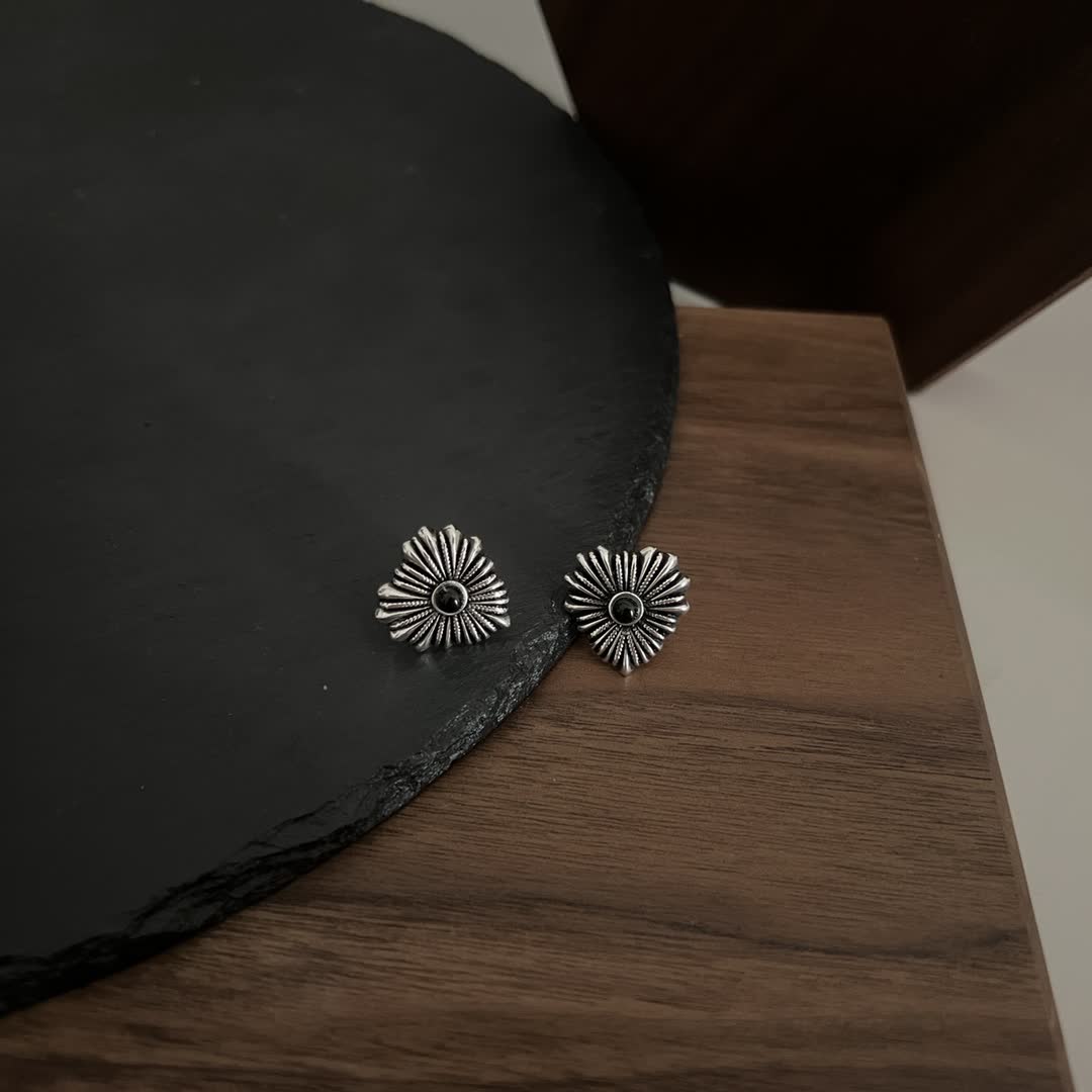 Gucci Silver Sunflower Stud Earrings Gucci Silver Sunflower Stud Earrings