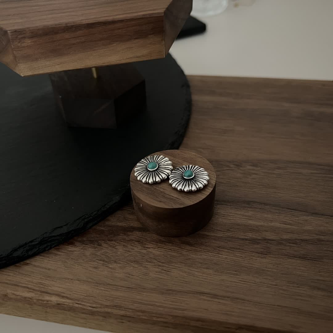Gucci Silver Flower Stud Earrings with Turquoise