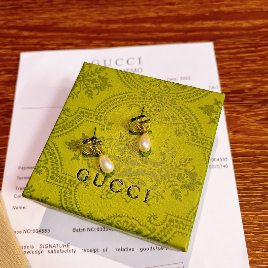 Gucci Gold GG Logo Pearl Drop Earrings