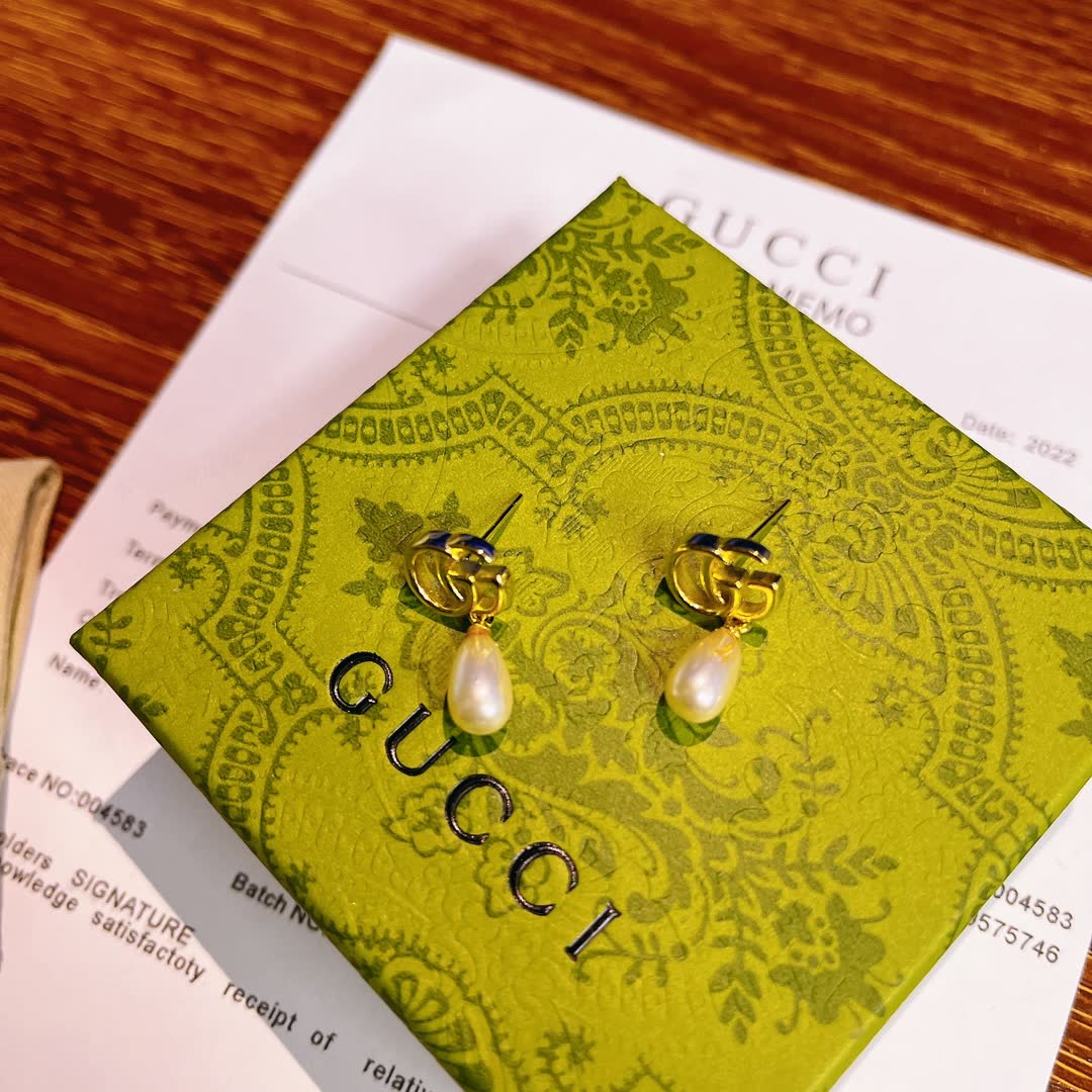 Gucci Gold GG Logo Pearl Drop Earrings