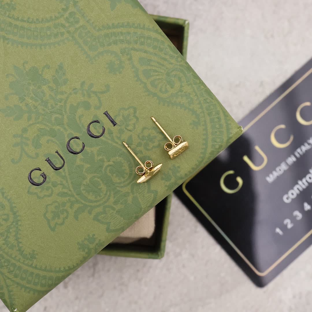 Gucci Gold Star Stud Earrings