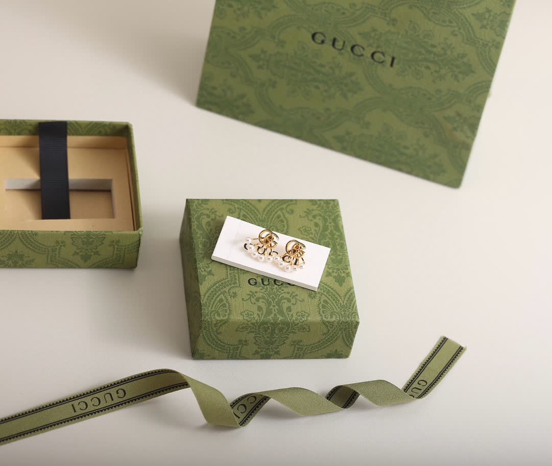 Gucci Gold Pearl Earrings and Necklace Set