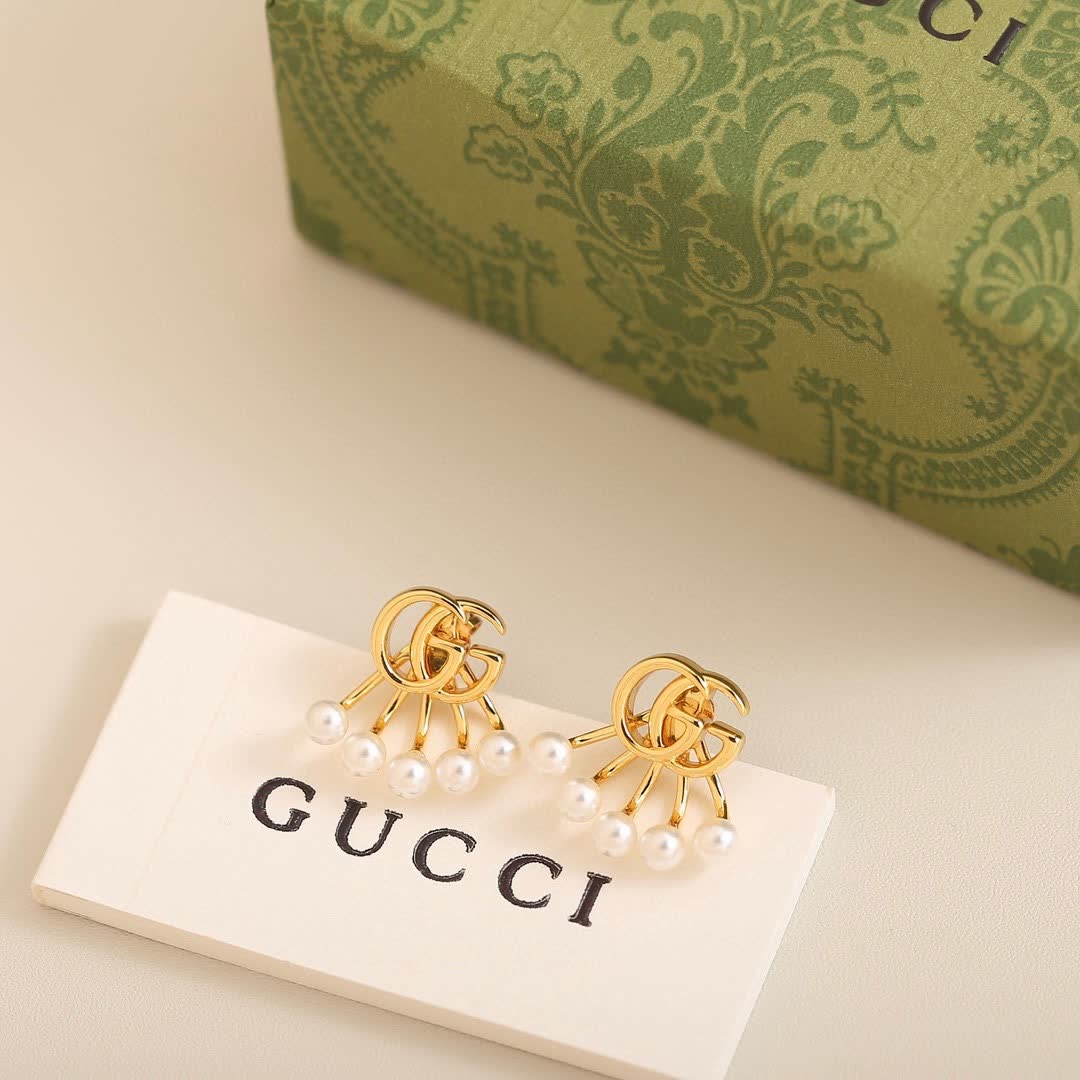 Gucci Gold Pearl Earrings and Necklace Set
