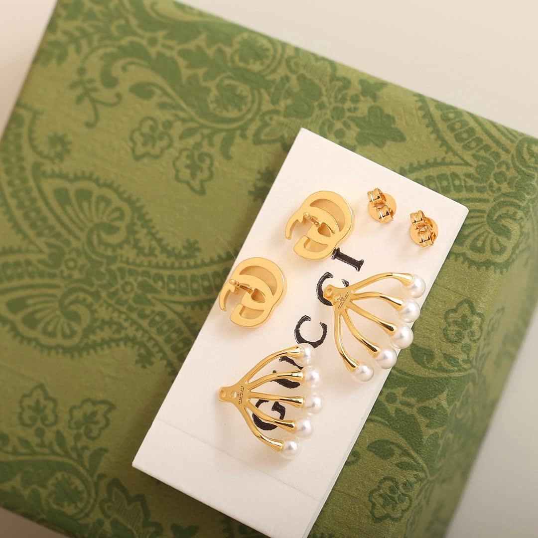 Gucci Gold Pearl Earrings and Necklace Set
