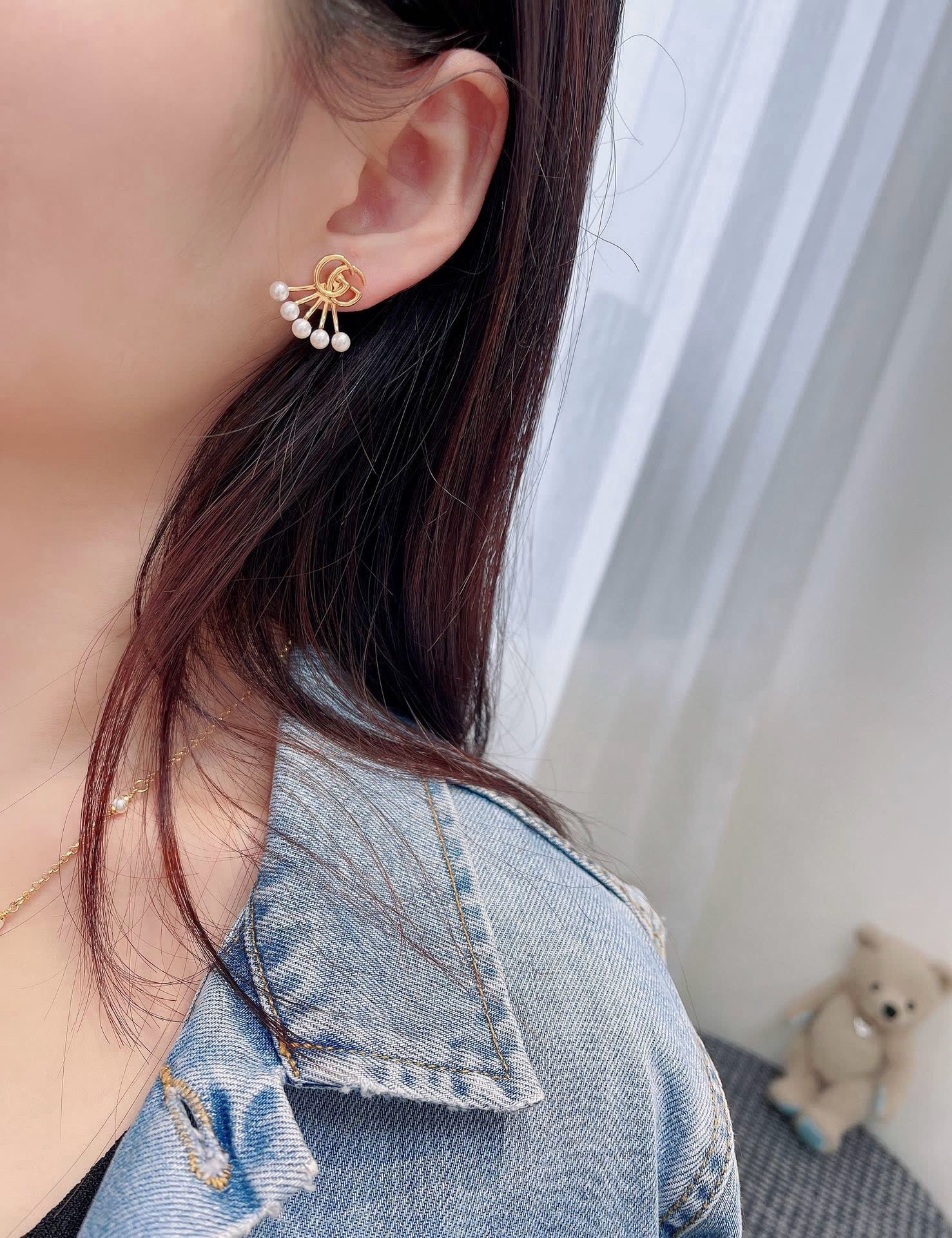 Gucci Gold Pearl Earrings and Necklace Set