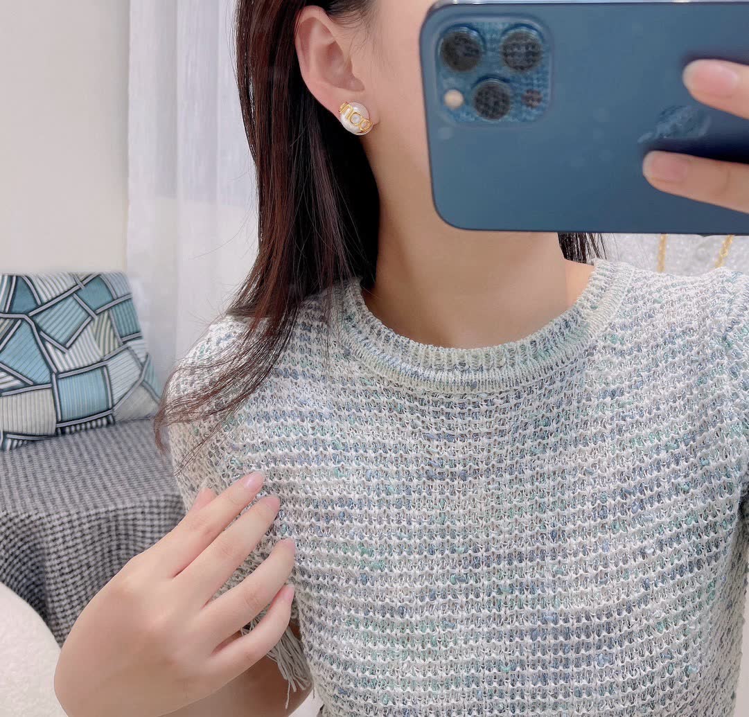 Gucci Gold Pearl Stud Earrings