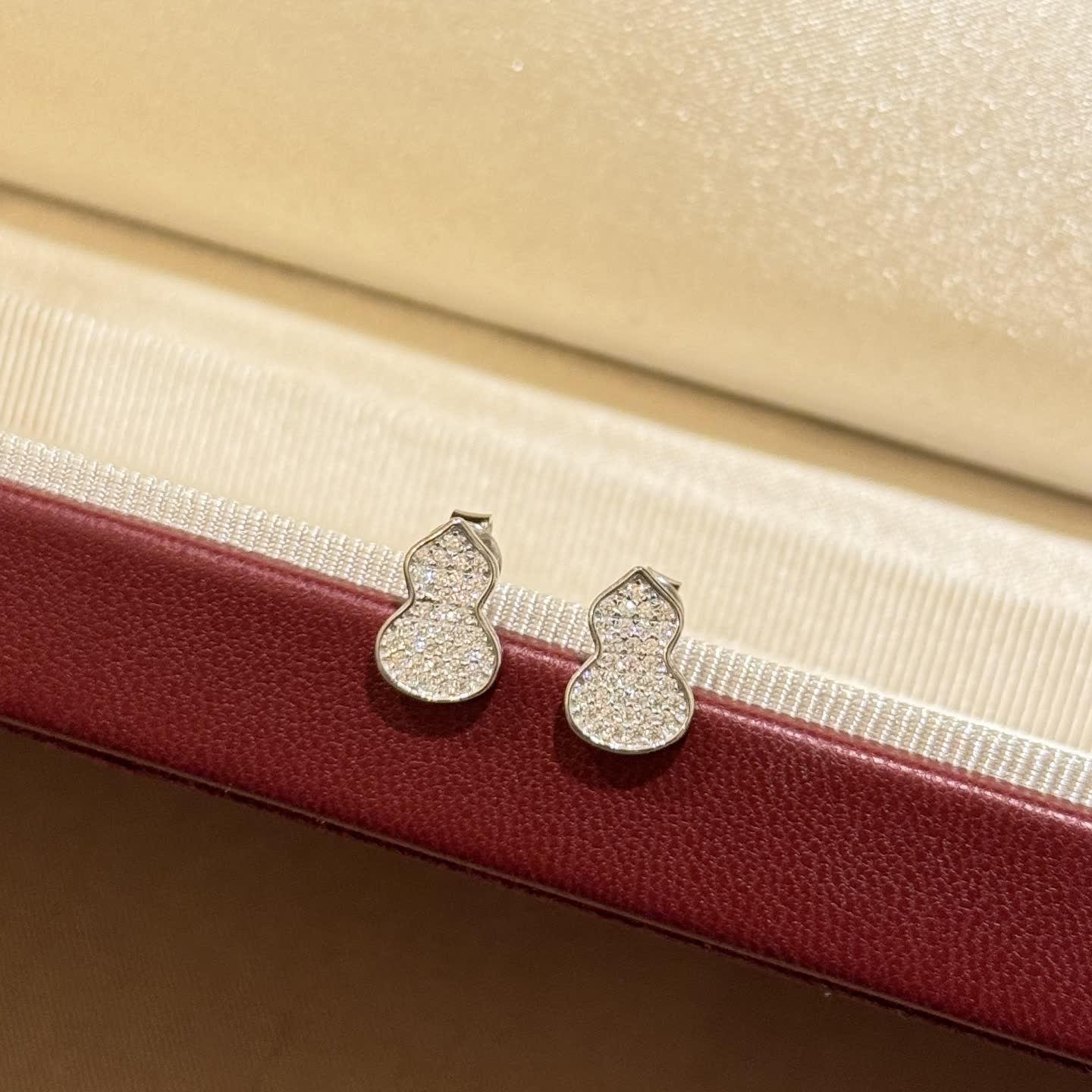 Qeelin Silver Crystal Stud Earrings