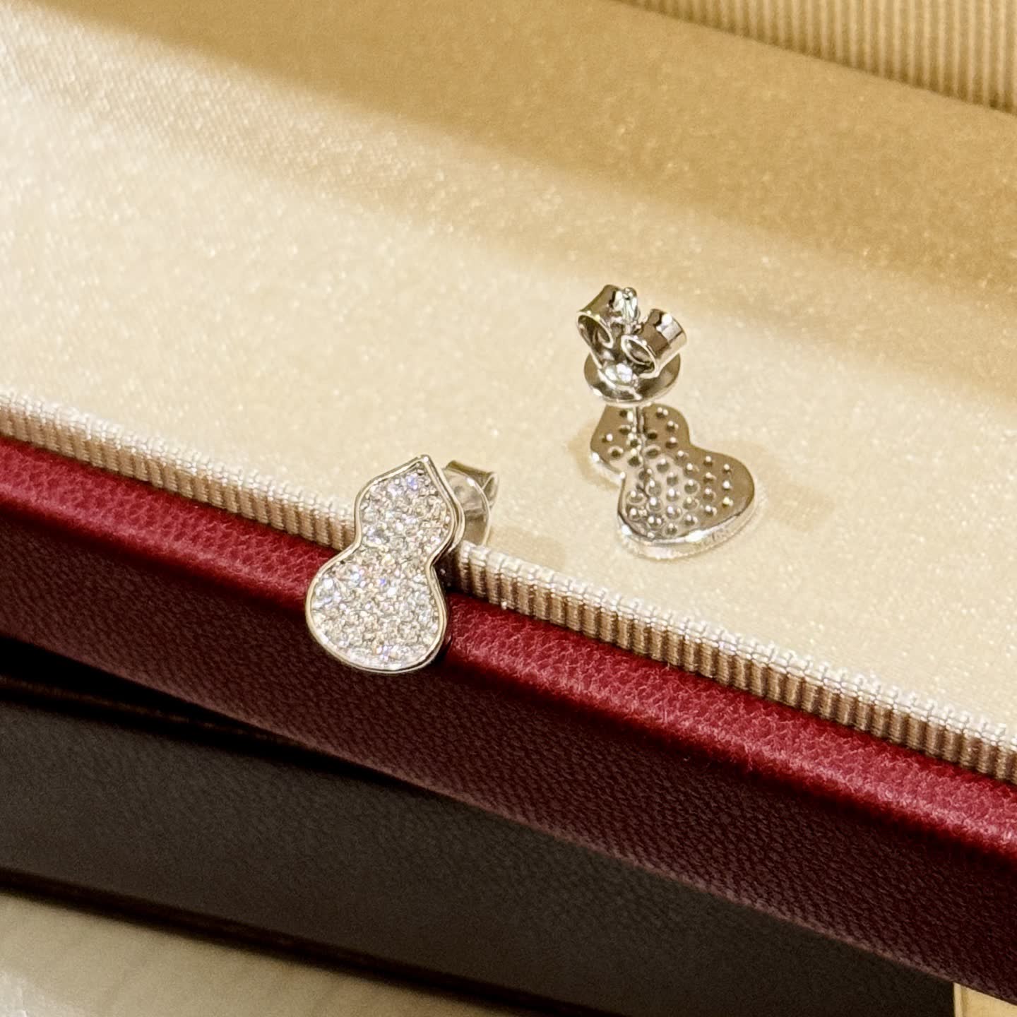 Qeelin Silver Crystal Stud Earrings